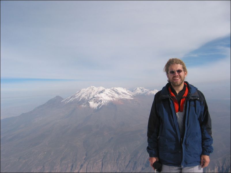 Misti 22 H in front of Chanchani (6070 m) Misti 22 H in front of Chanchani (6070 m)